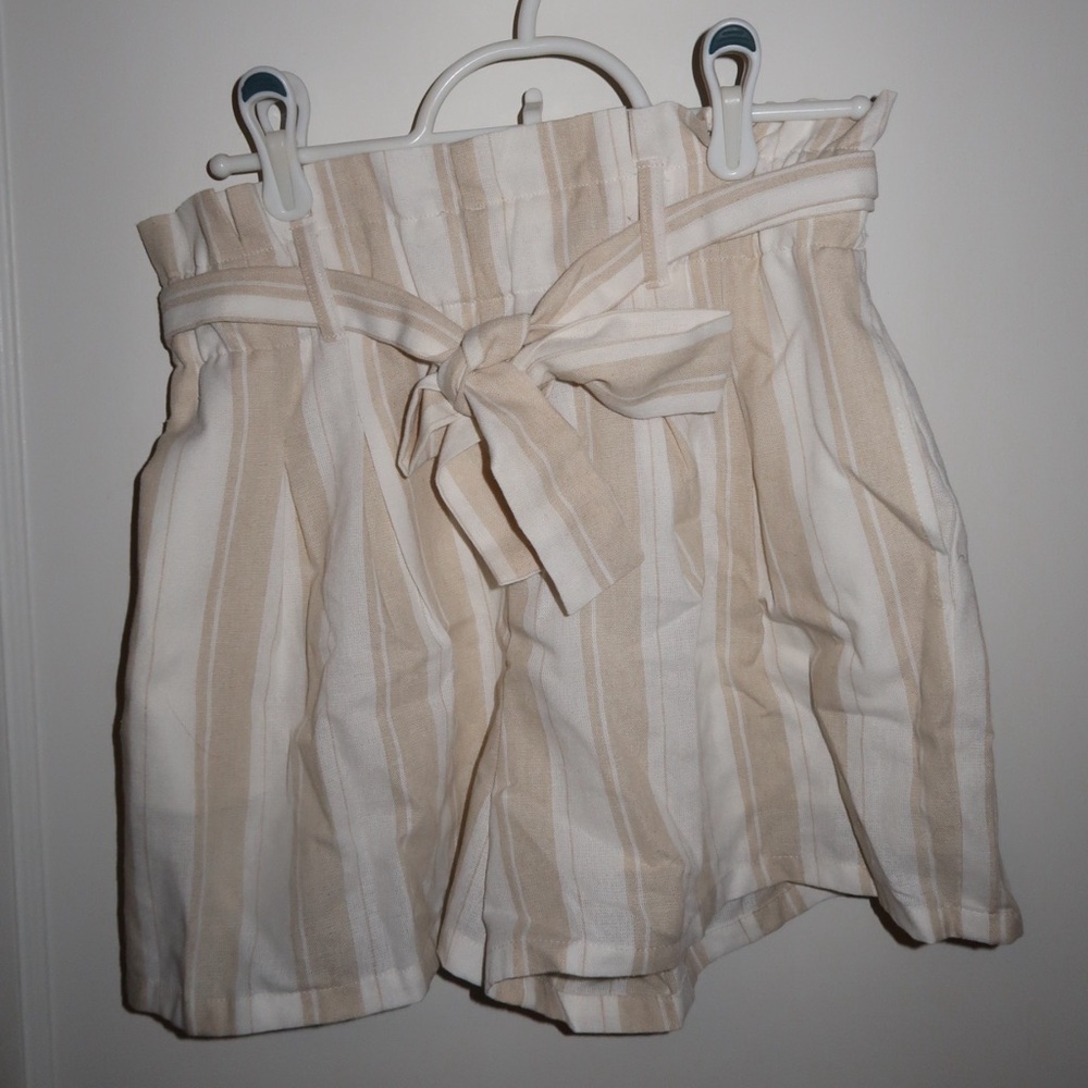 NWT Francesca's Collections x Jun & Ivy tie front shorts in heather oat size S